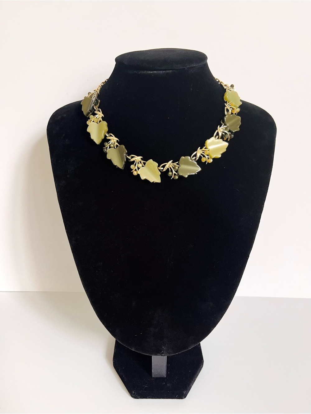 Vintage Coro Ivy Leaf Statement Necklace (17")